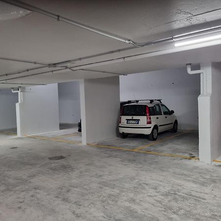 Intero Appartamento Con Giardino E Parcheggio Рим Екстериор снимка
