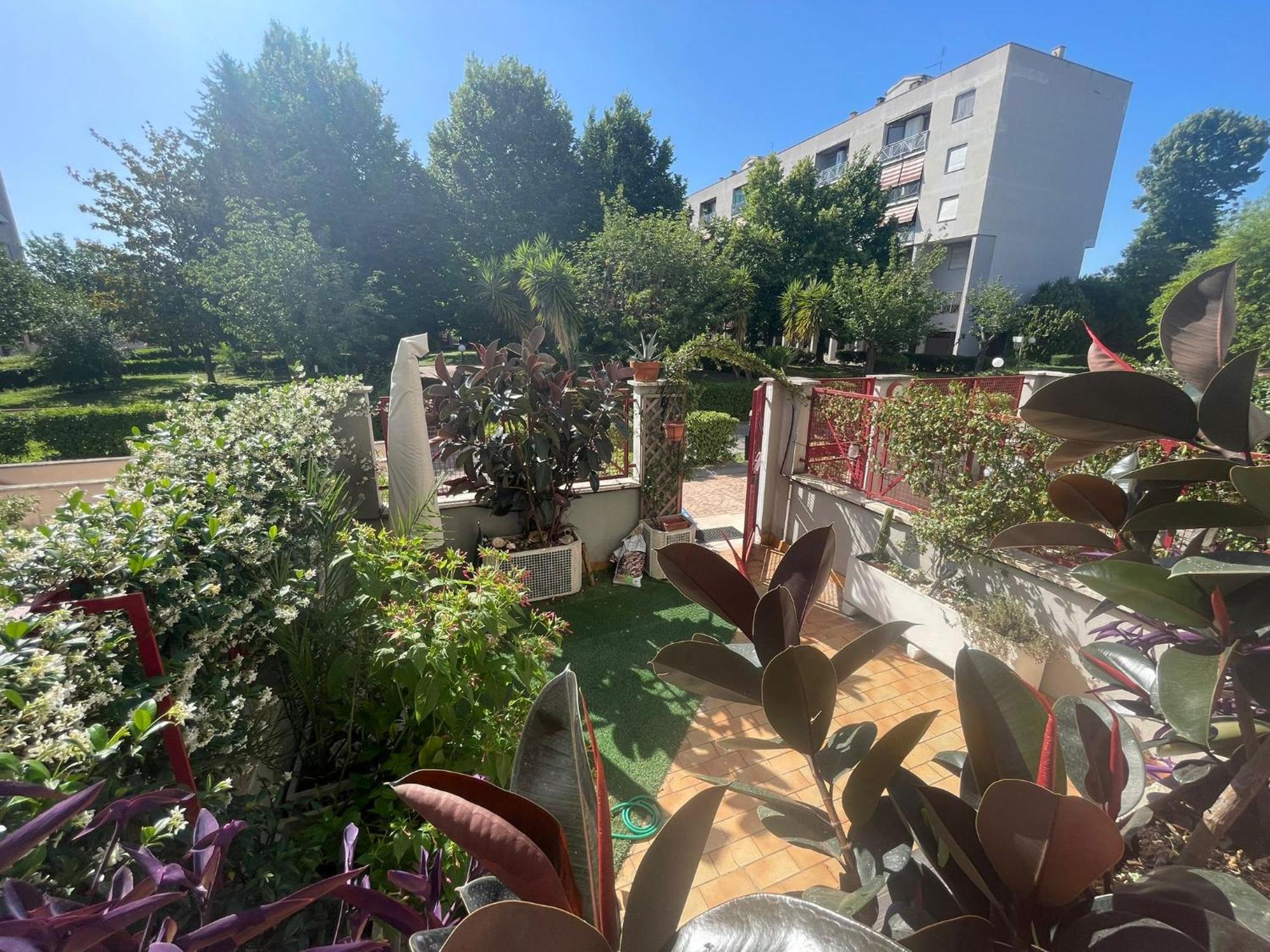 Intero Appartamento Con Giardino E Parcheggio Рим Екстериор снимка