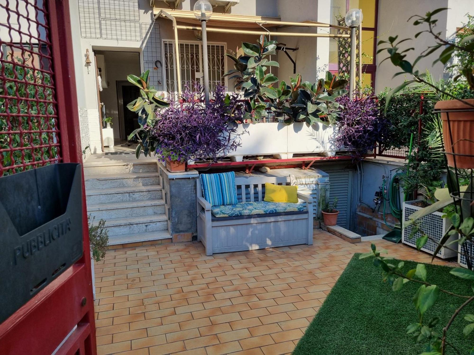 Intero Appartamento Con Giardino E Parcheggio Рим Екстериор снимка